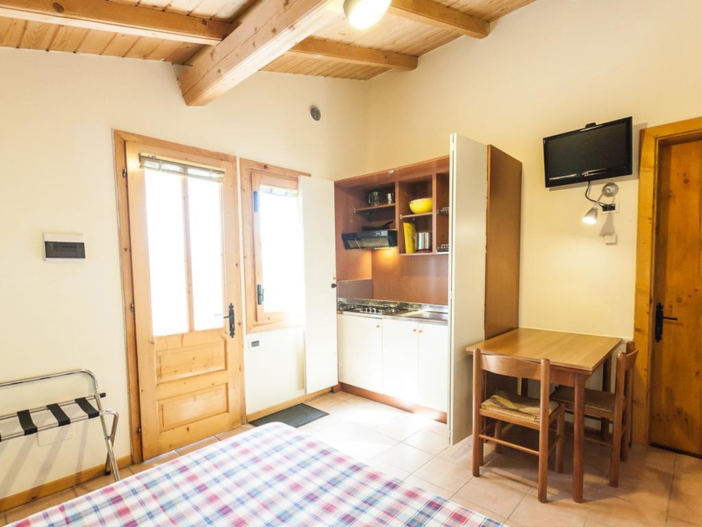 Standard Bungalow Kitchen,679624821:JPEG